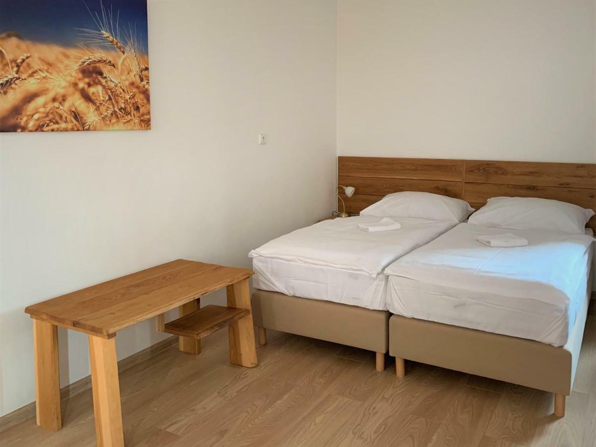 Bio Farma & Penzion Zlaty Hyl Novacany Bagian luar foto