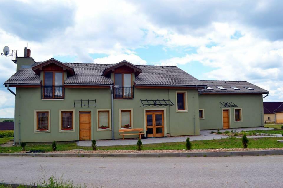 Bio Farma & Penzion Zlaty Hyl Novacany Bagian luar foto